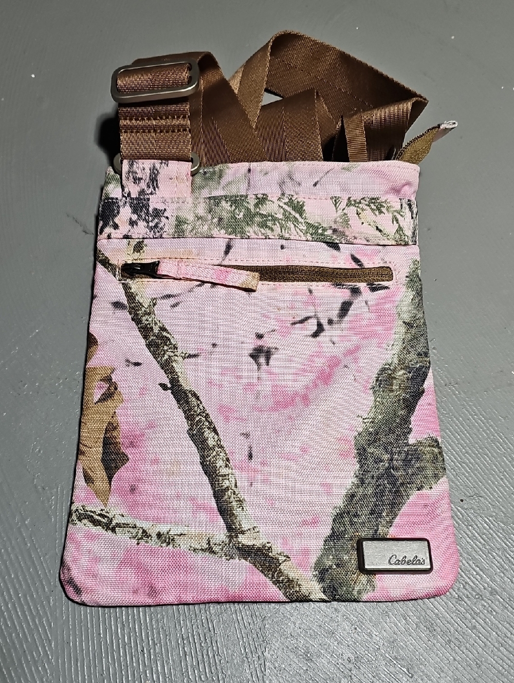 CABELAS Crossbody Bag Realtree Pink Camouflage Flat Zip Pocket Travel Purse
